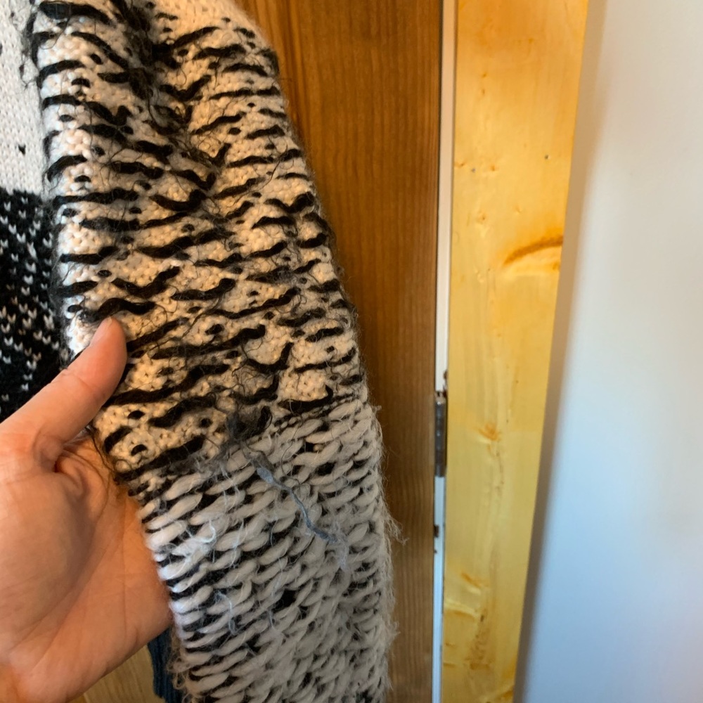 Roxy Cardigan - Picture 7 of 8